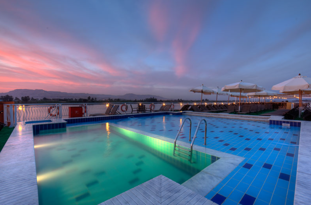 Steigenberger Minerva swimming pool